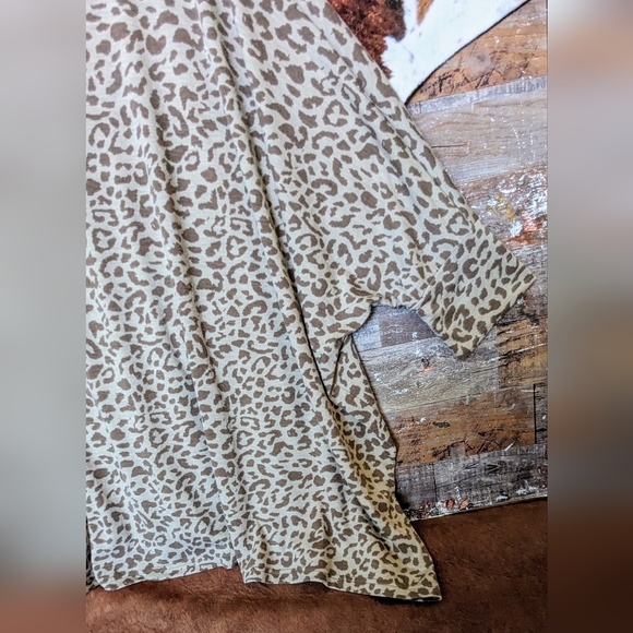 La Miel Leopard Print Drop Shoulder Tee - Picture 4 of 16